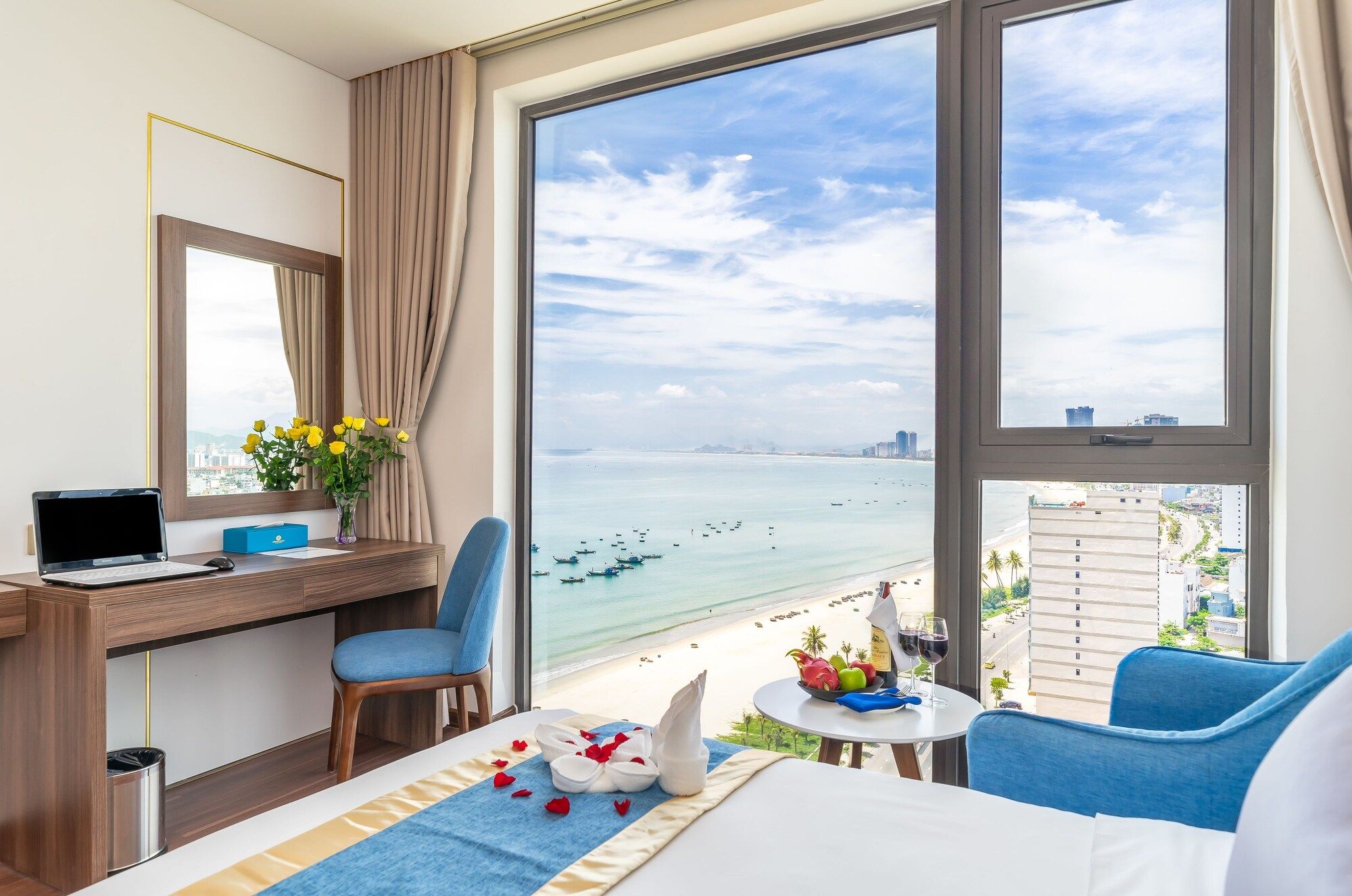 Review Grand Gold Hotel Đà Nẵng: phòng view biển, tiện nghi và giá tham khảo 2026