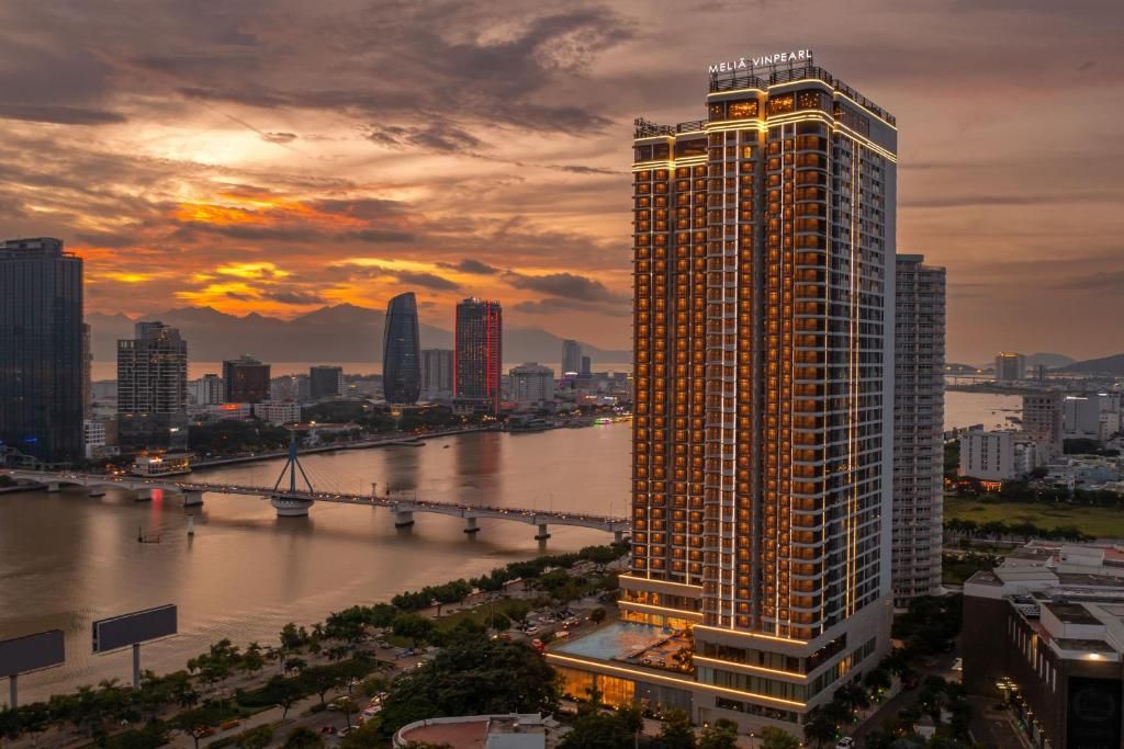 Review Melia Vinpearl Danang Riverfront 2026: Vị trí, tiện ích, giá phòng và kinh nghiệm lưu trú