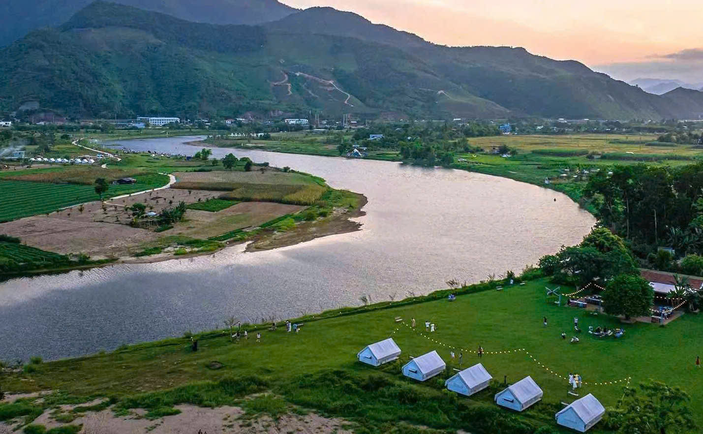 Hòa Bắc: Điểm Dừng Chân Tuyệt Vời Cho Những Tâm Hồn Yêu Thiên Nhiên