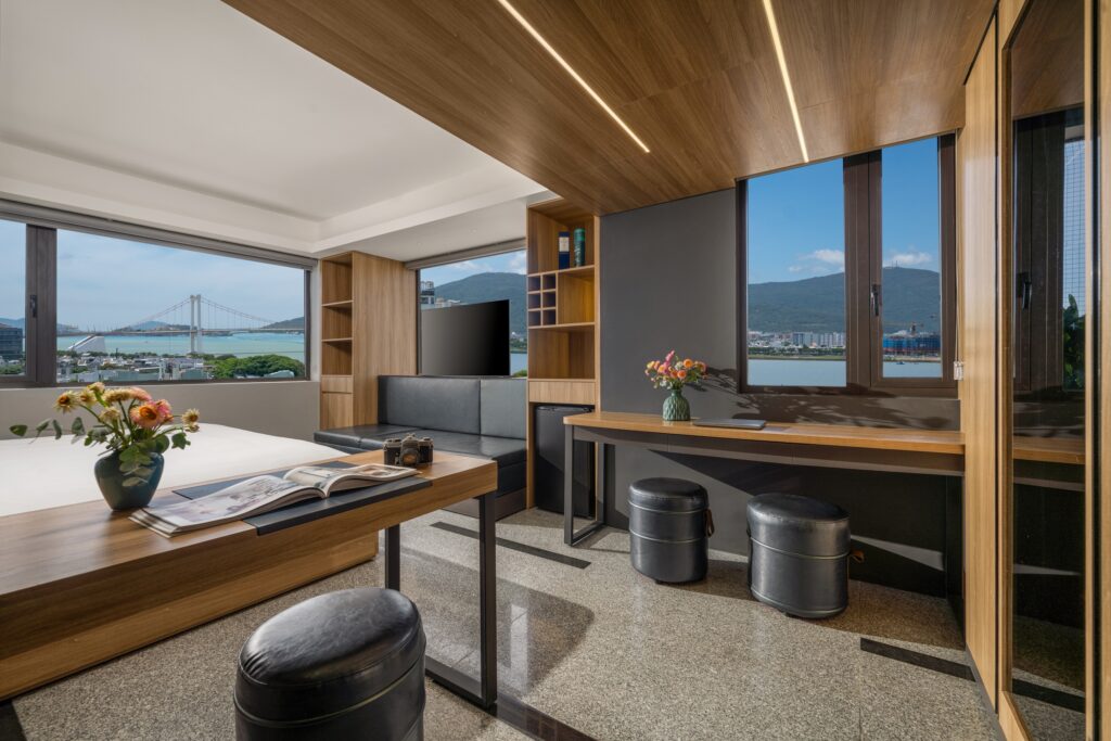 Rest Hotel: Điểm Dừng Chân Đẳng Cấp Cho Gia Đình Của Bạn