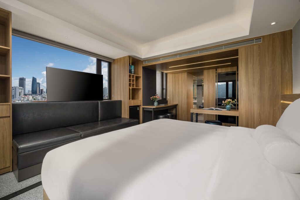 Rest Hotel: Điểm Dừng Chân Đẳng Cấp Cho Gia Đình Của Bạn