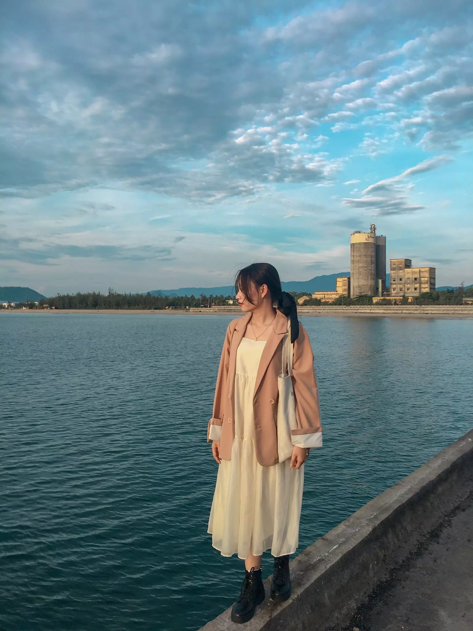 Cầu cảng Kim Liên: Khám phá vẻ đẹp bình yên và lãng mạn