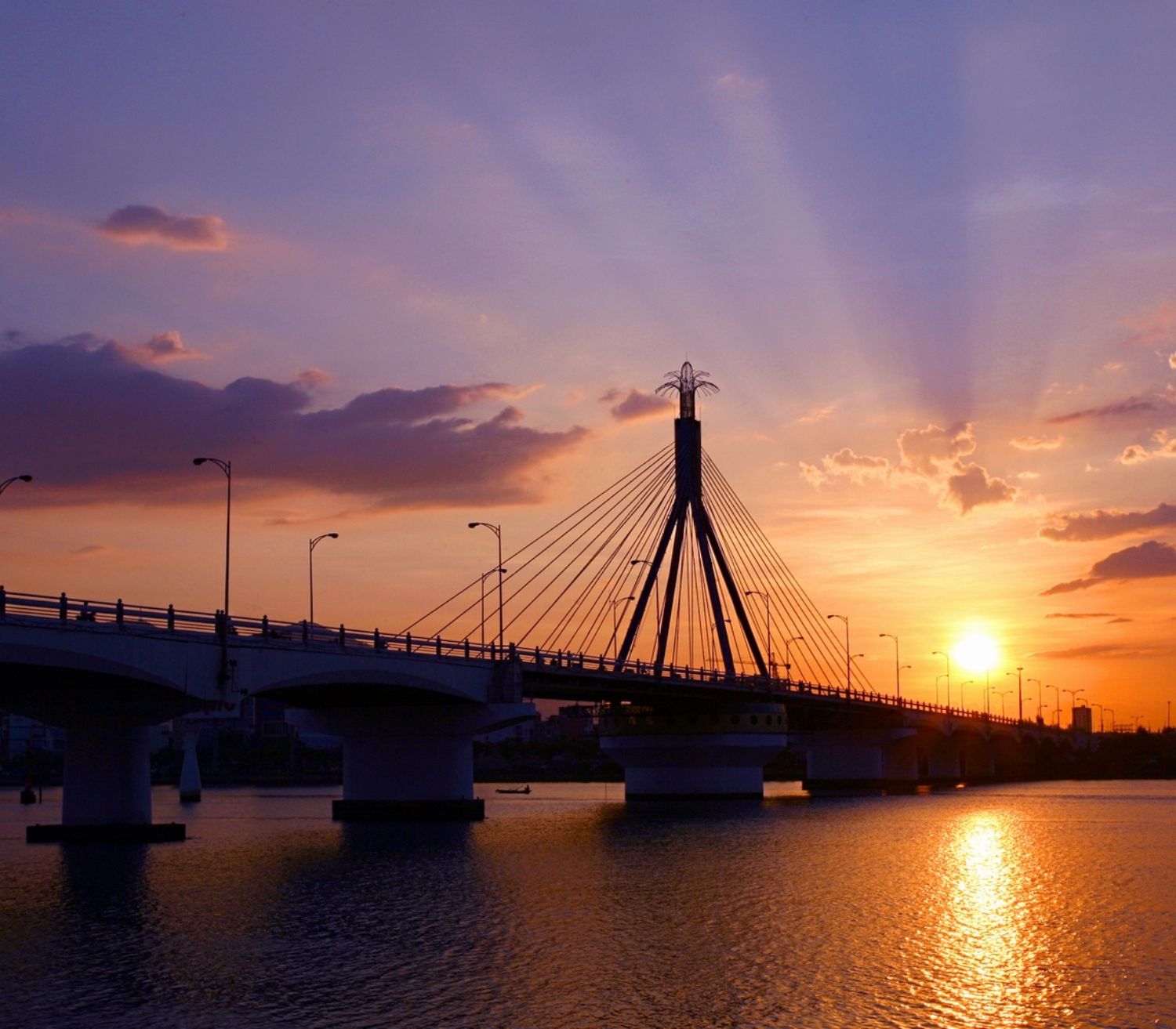 Cầu sông Hàn: Biểu tượng kiến trúc độc đáo của người Đà Nẵng