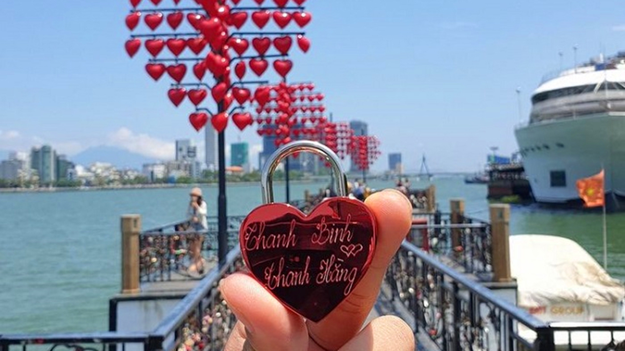 Cầu tình yêu Đà Nẵng – Hành trình khám phá vẻ đẹp lãng mạn