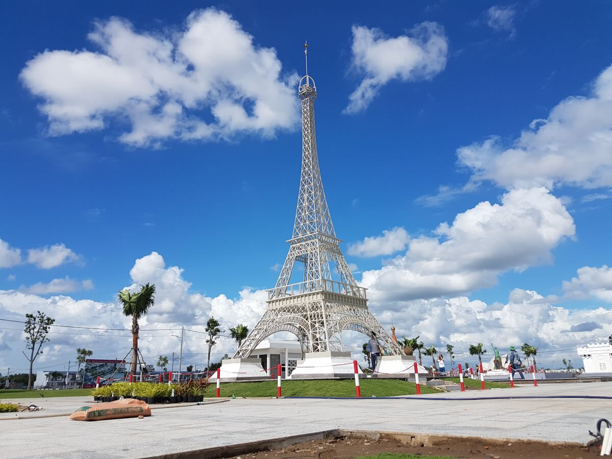 Chân cầu Thuận Phước: Trải nghiệm độc đáo cùng Sunflower Hotel