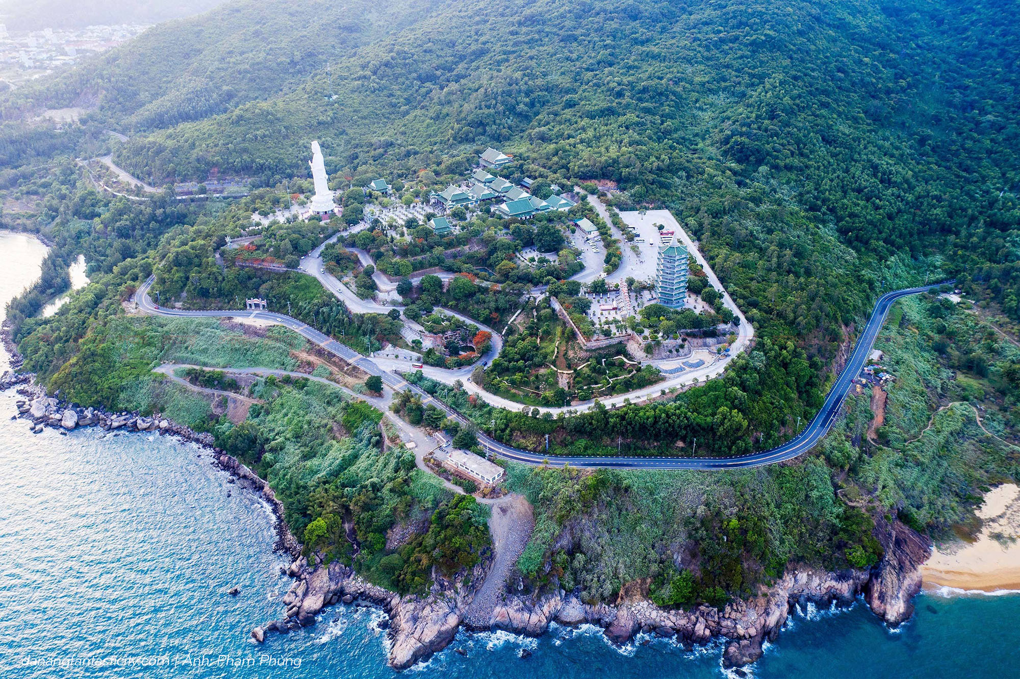 Chùa Linh Ứng ở đảo Sơn Trà: Khám phá tuyệt tác tâm linh và cảnh sắc biển trời