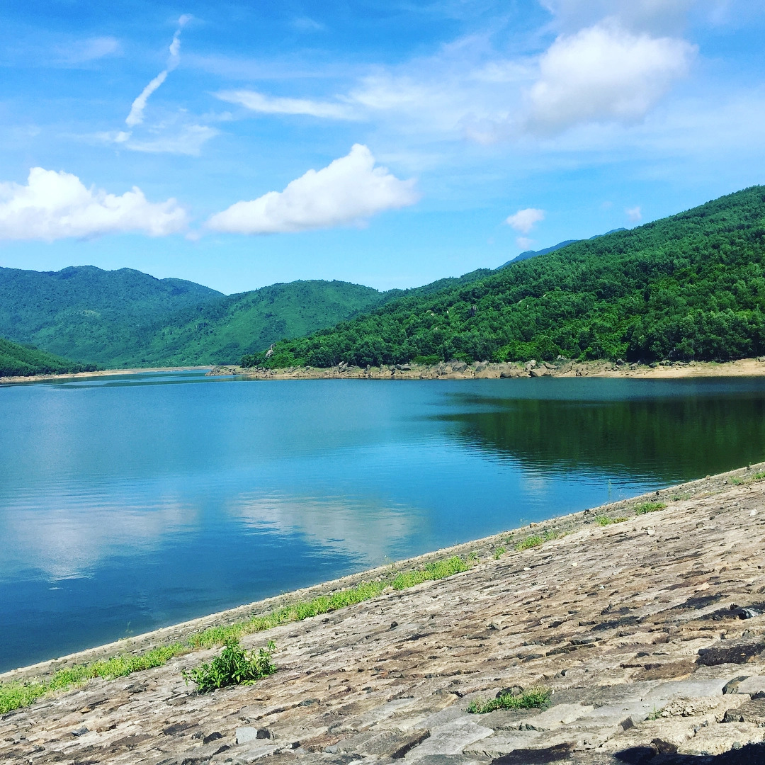 Hồ Đồng Xanh Đồng Nghệ: Khám Phá Tuyệt Tác Thiên Nhiên Đà Nẵng