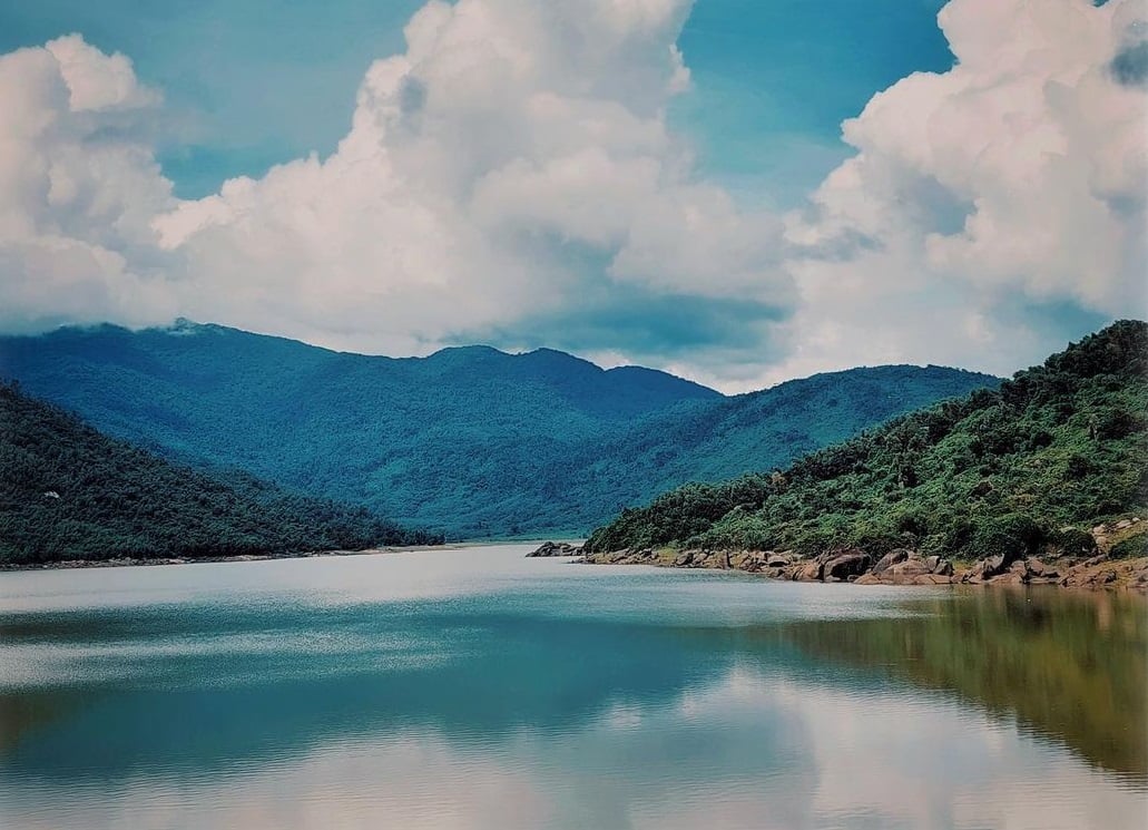 Hồ Xanh: Điểm Sáng Du Lịch Đà Nẵng Với Vẻ Đẹp Huyền Diệu