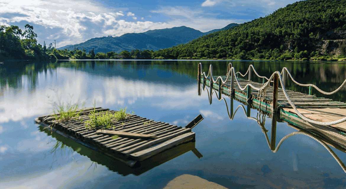 Hồ Xanh: Điểm Sáng Du Lịch Đà Nẵng Với Vẻ Đẹp Huyền Diệu