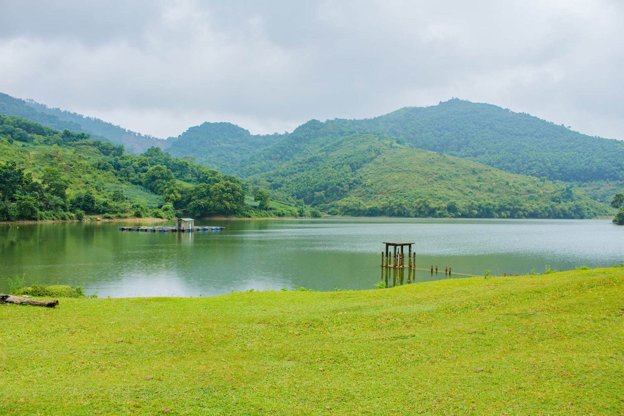 Hồ Xanh: Điểm Sáng Du Lịch Đà Nẵng Với Vẻ Đẹp Huyền Diệu