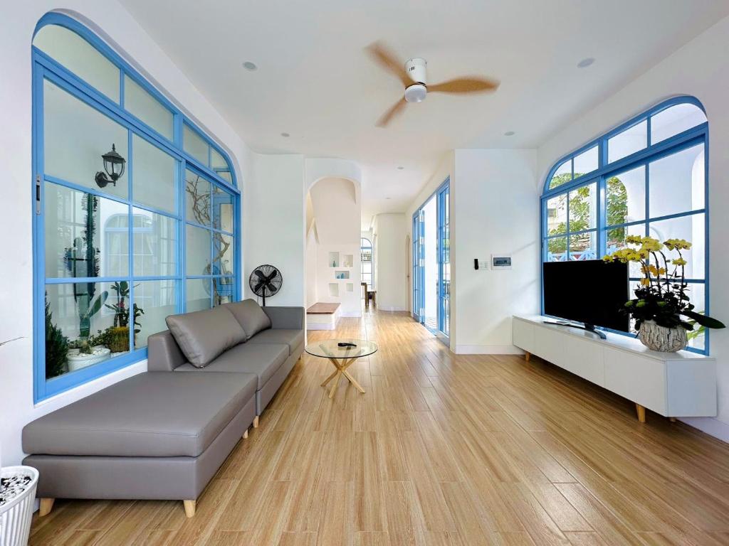 Khách Sạn Đường Hồ Xuân Hương Đà Nẵng: Khám Phá “Trục Vàng” Du Lịch Đà Nẵng