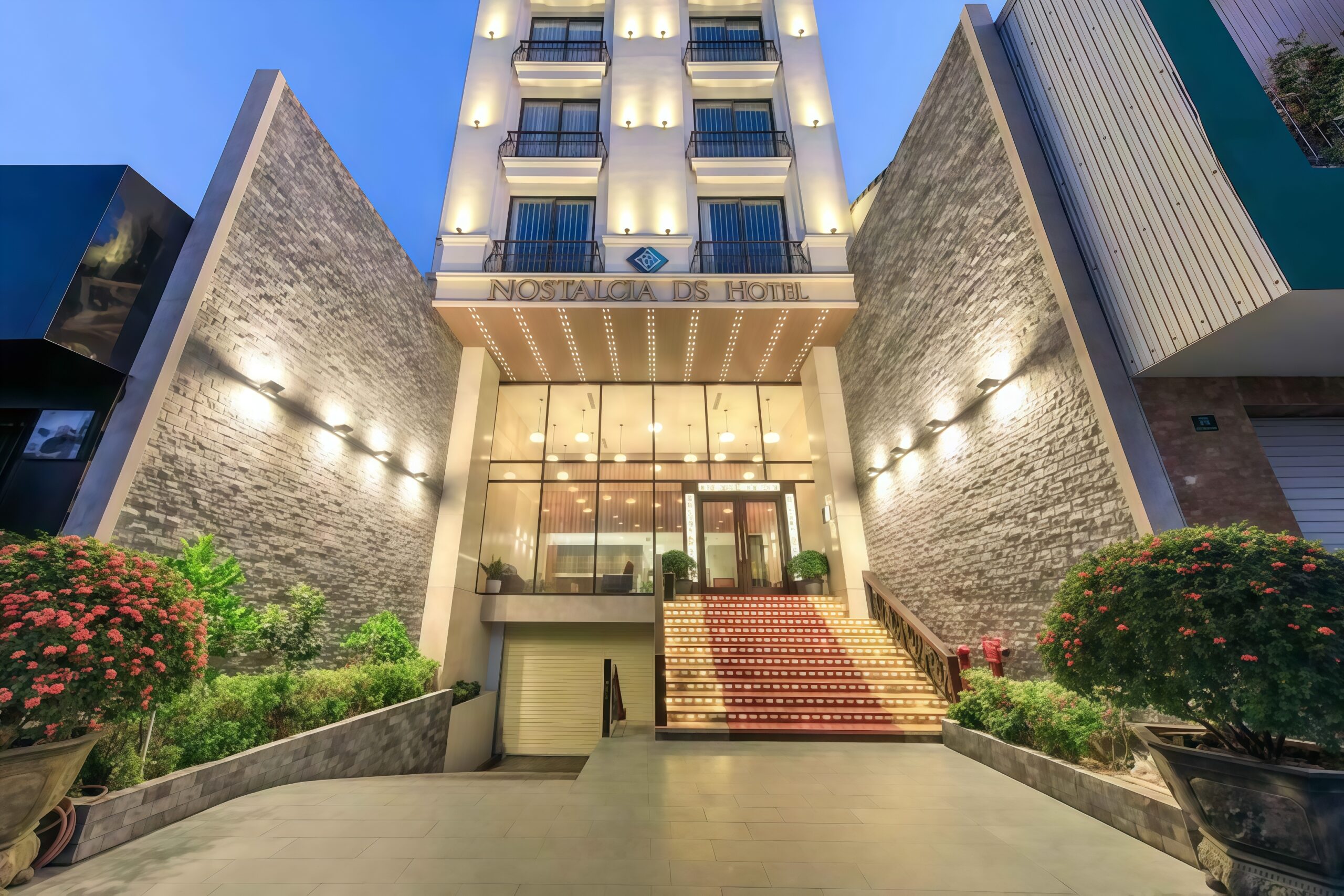 Khách Sạn Đường Hồ Xuân Hương Đà Nẵng: Khám Phá “Trục Vàng” Du Lịch Đà Nẵng