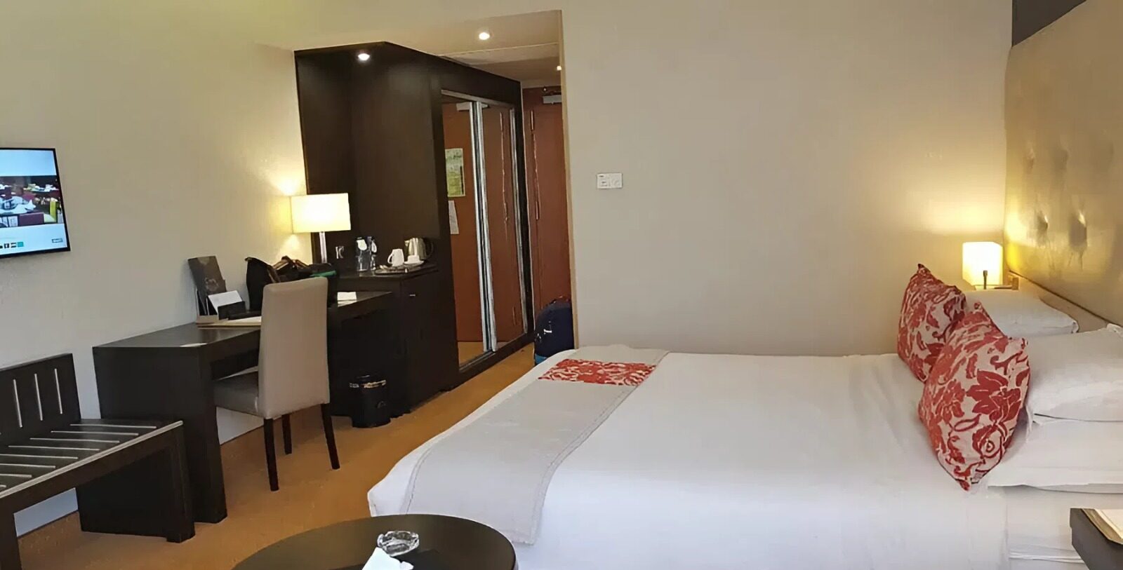 Khách Sạn Đường Hồ Xuân Hương Đà Nẵng: Khám Phá “Trục Vàng” Du Lịch Đà Nẵng