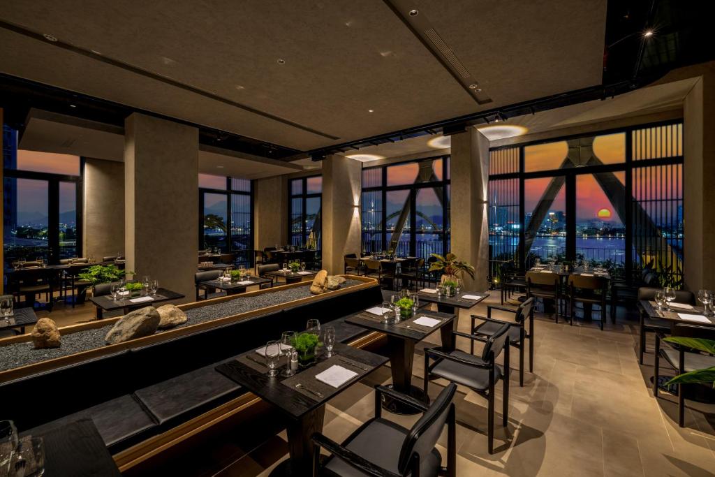 Khách sạn gần cầu Tình Yêu Đà Nẵng: Chọn lựa lý tưởng cho chuyến du lịch hoàn hảo