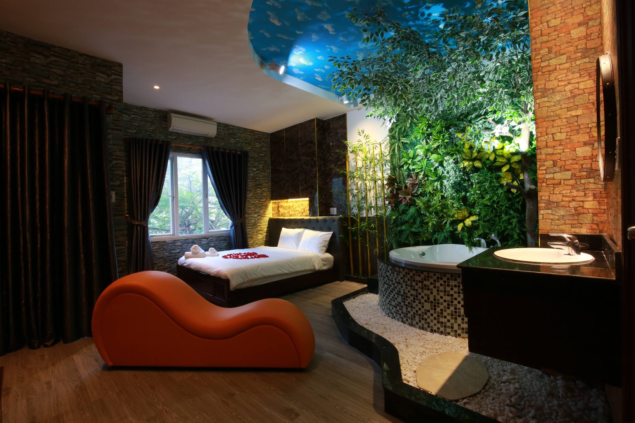 Khách sạn tình yêu Đà Nẵng: Top lựa chọn lãng mạn cho kỳ nghỉ ngọt ngào khó quên