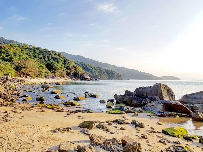 Khu cắm trại bãi Cát Vàng: Trải Nghiệm Du Lịch Hoang Sơ Hấp Dẫn Đà Nẵng