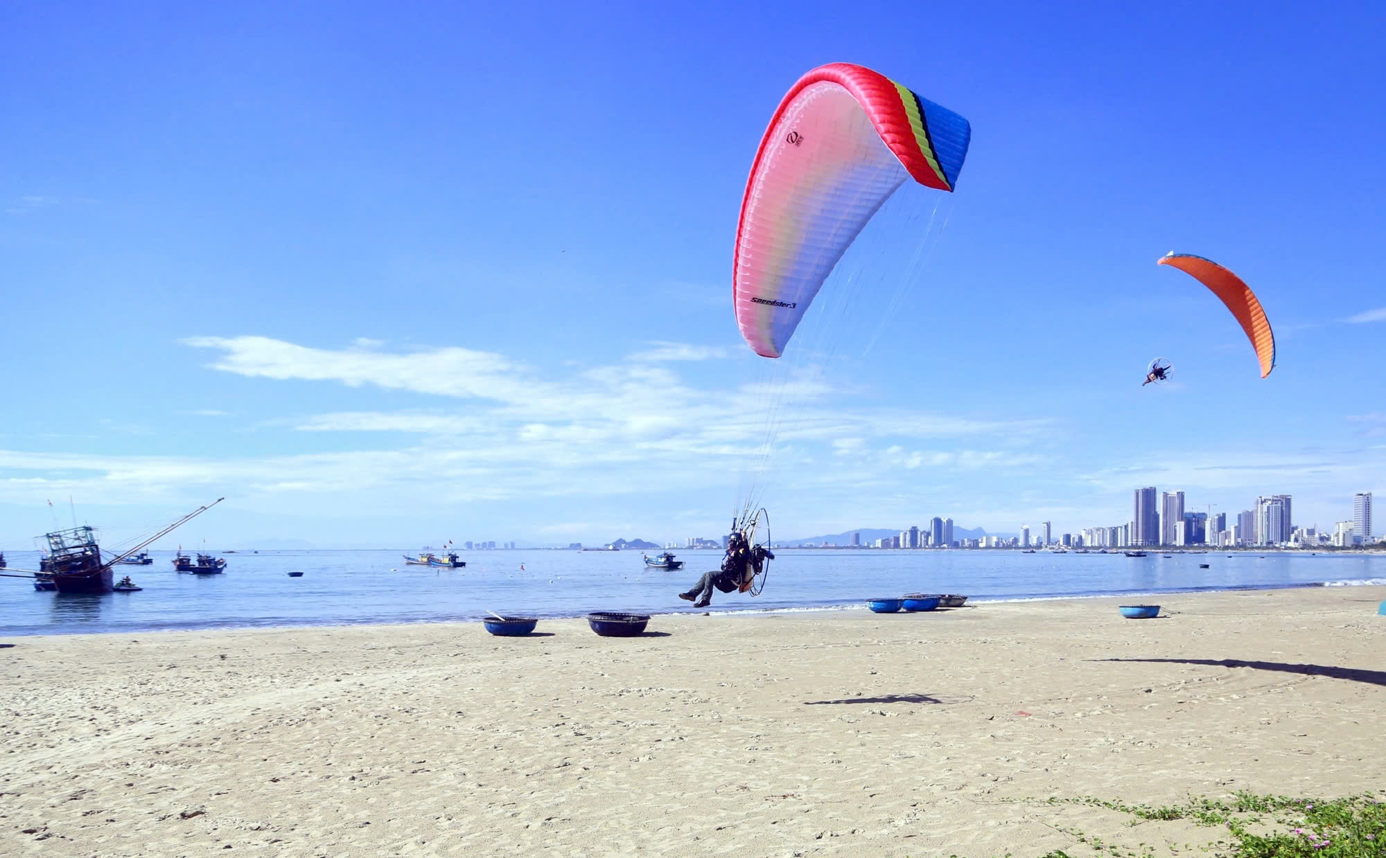 Khu cắm trại bãi Cát Vàng: Trải Nghiệm Du Lịch Hoang Sơ Hấp Dẫn Đà Nẵng