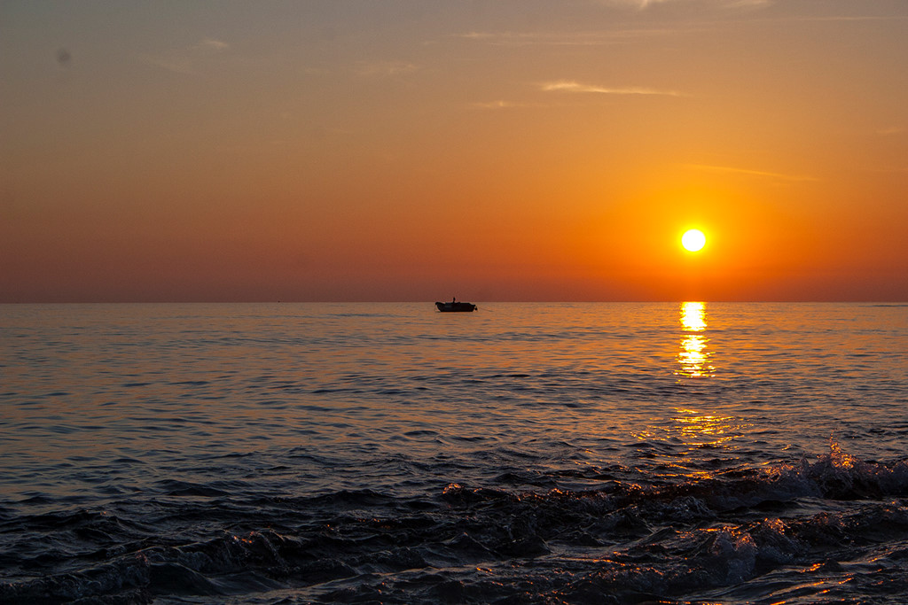 Khu cắm trại bãi Cát Vàng: Trải Nghiệm Du Lịch Hoang Sơ Hấp Dẫn Đà Nẵng