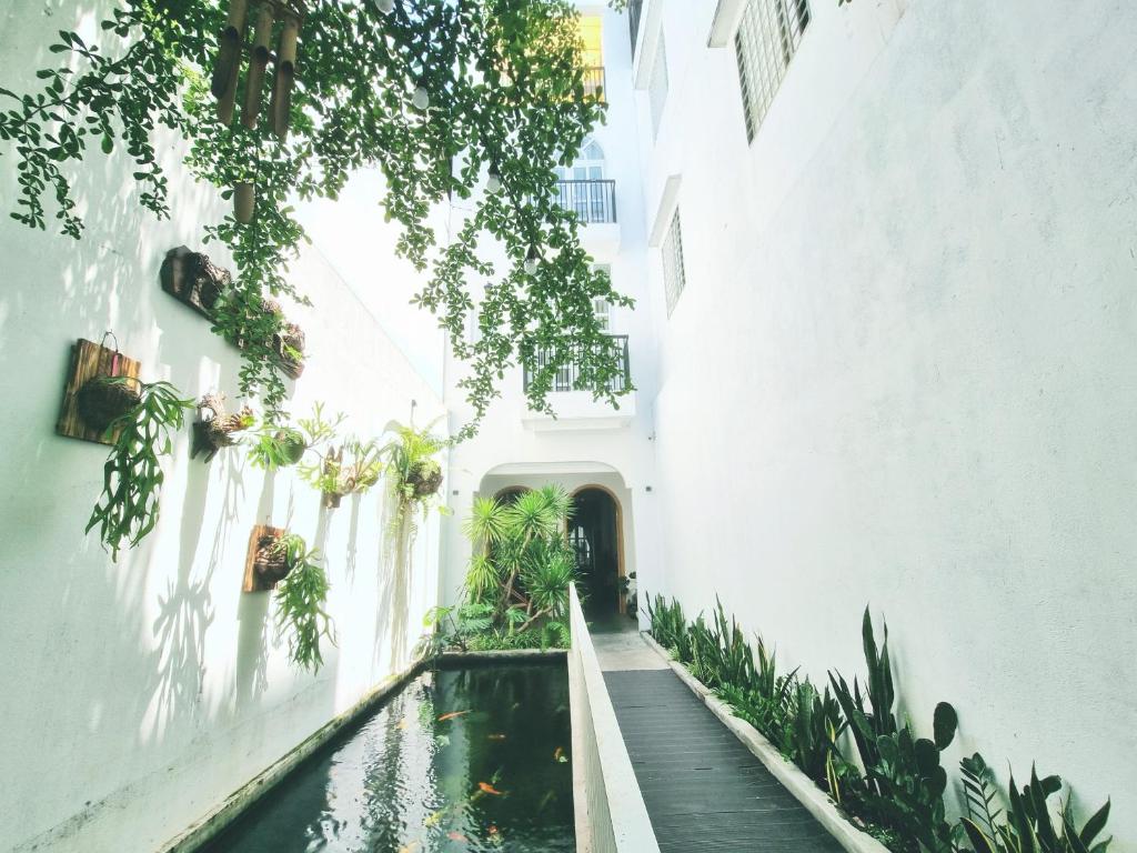 Top 18 Khách sạn gần làng bích họa Đà Nẵng: Trải nghiệm lưu trú đỉnh cao tại thành phố biển