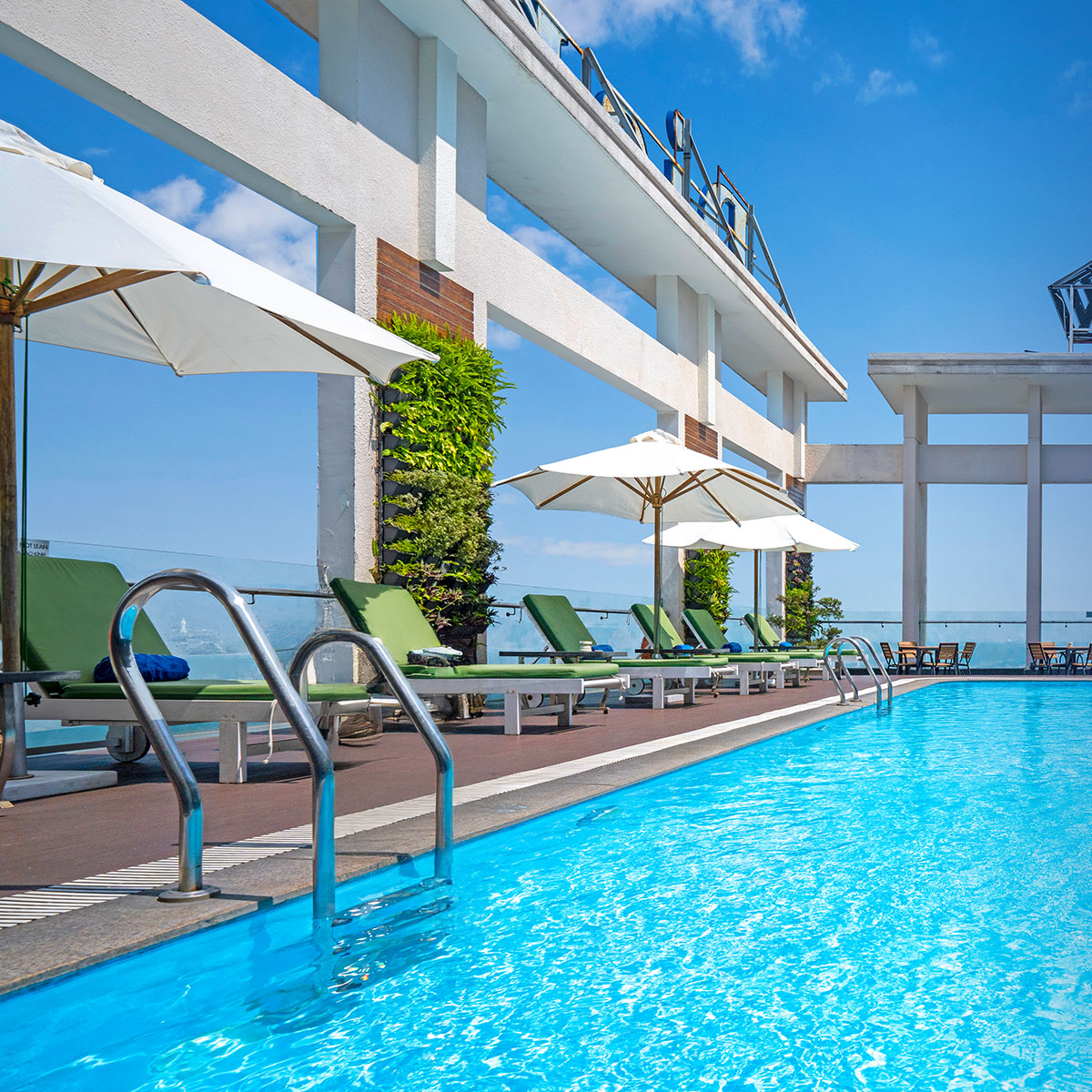 Top 20 Khách sạn gần biển view nhìn ra biển Đà Nẵng: Khám phá hành trình nghỉ dưỡng đẳng cấp