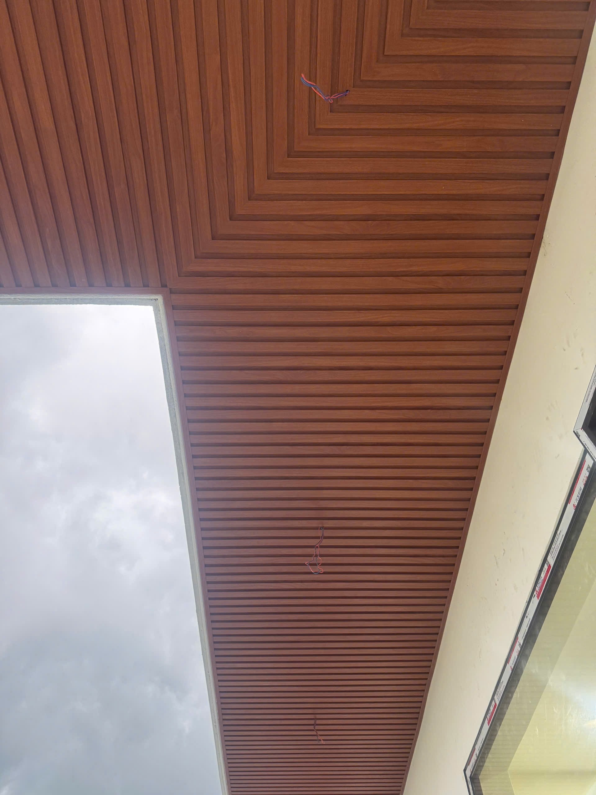 Sunflower Hotel trẻ trung hơn nhờ nhựa lam sóng do Nội thất Tân Trường Minh thi công