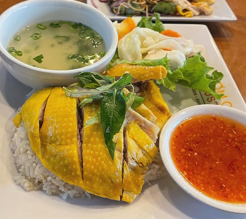 10 Quán cơm gà Đà Nẵng ngon chuẩn vị địa phương
