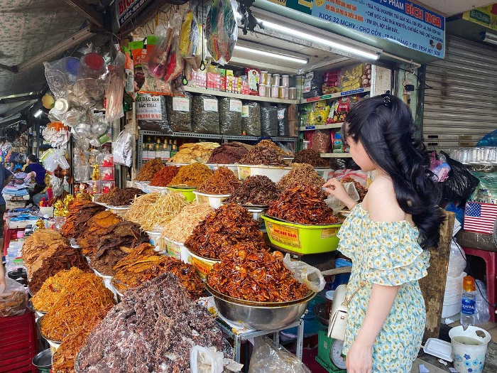 các trải nghiệm hấp dẫn tại chợ Cồn Đà Nẵng