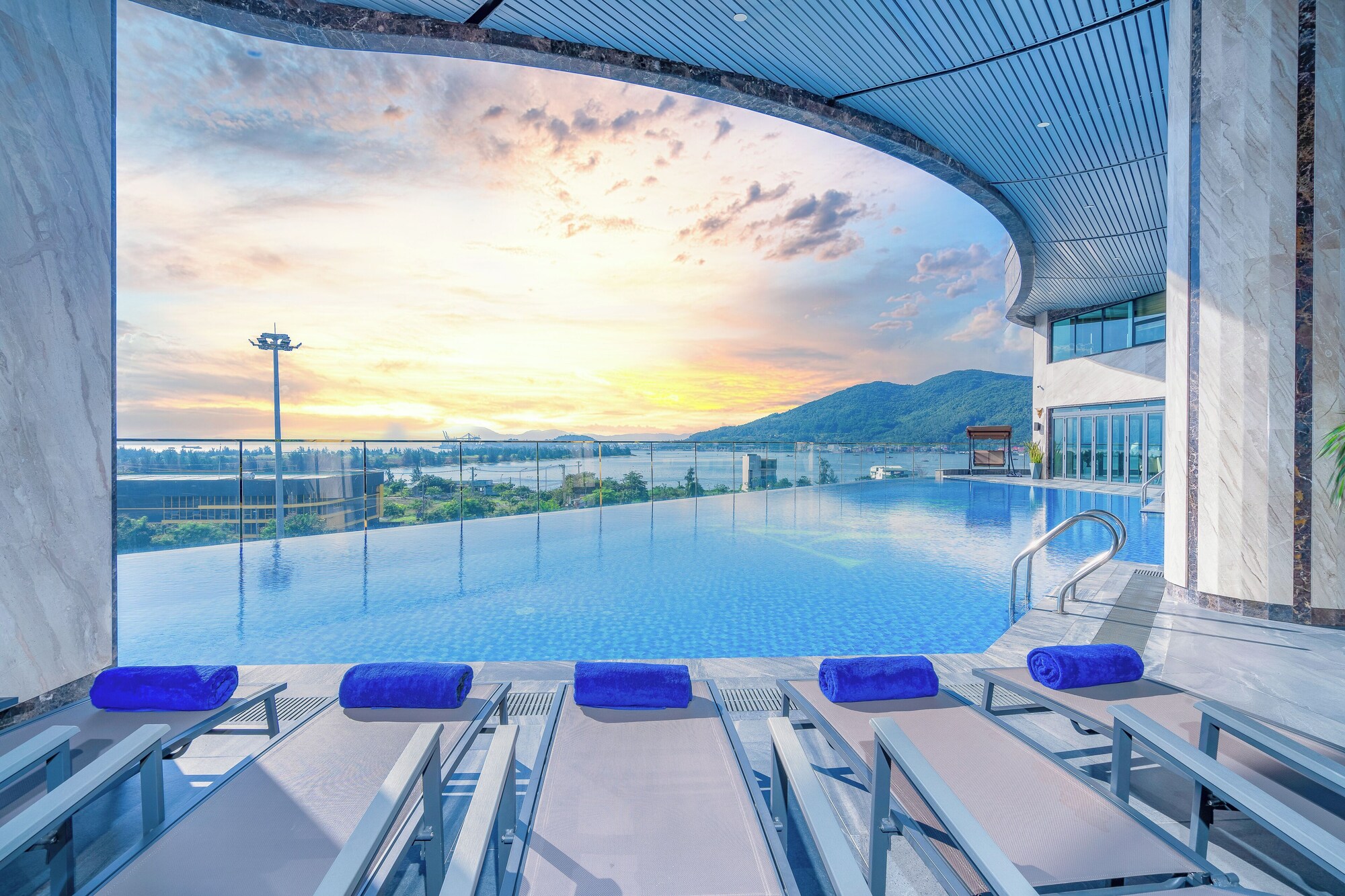 Review Alan Sea Hotel Đà Nẵng: khách sạn 5 sao hiện đại bên bán đảo Sơn Trà