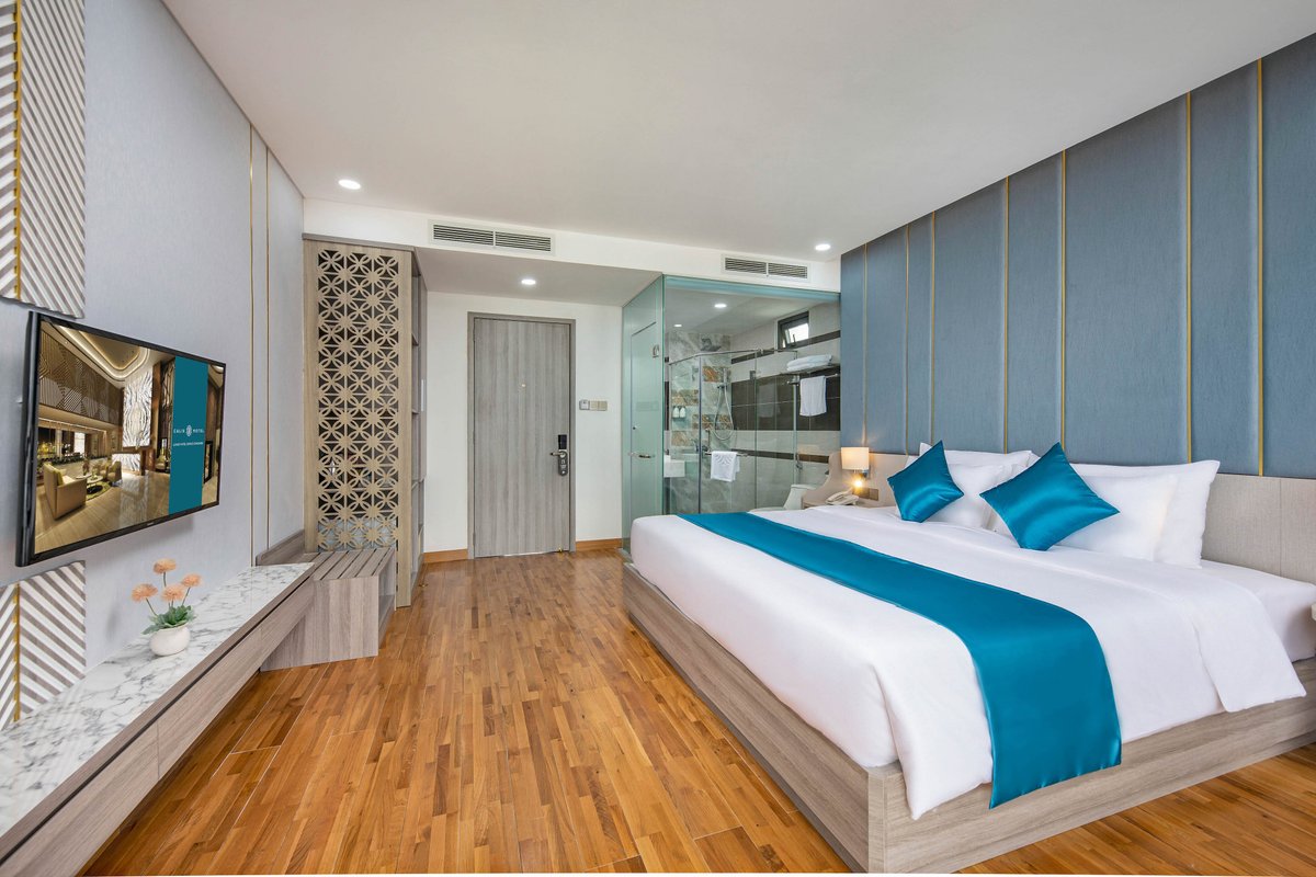 Review Calix Hotel Đà Nẵng: Khách sạn gần biển Mỹ Khê, có hồ bơi tầng thượng