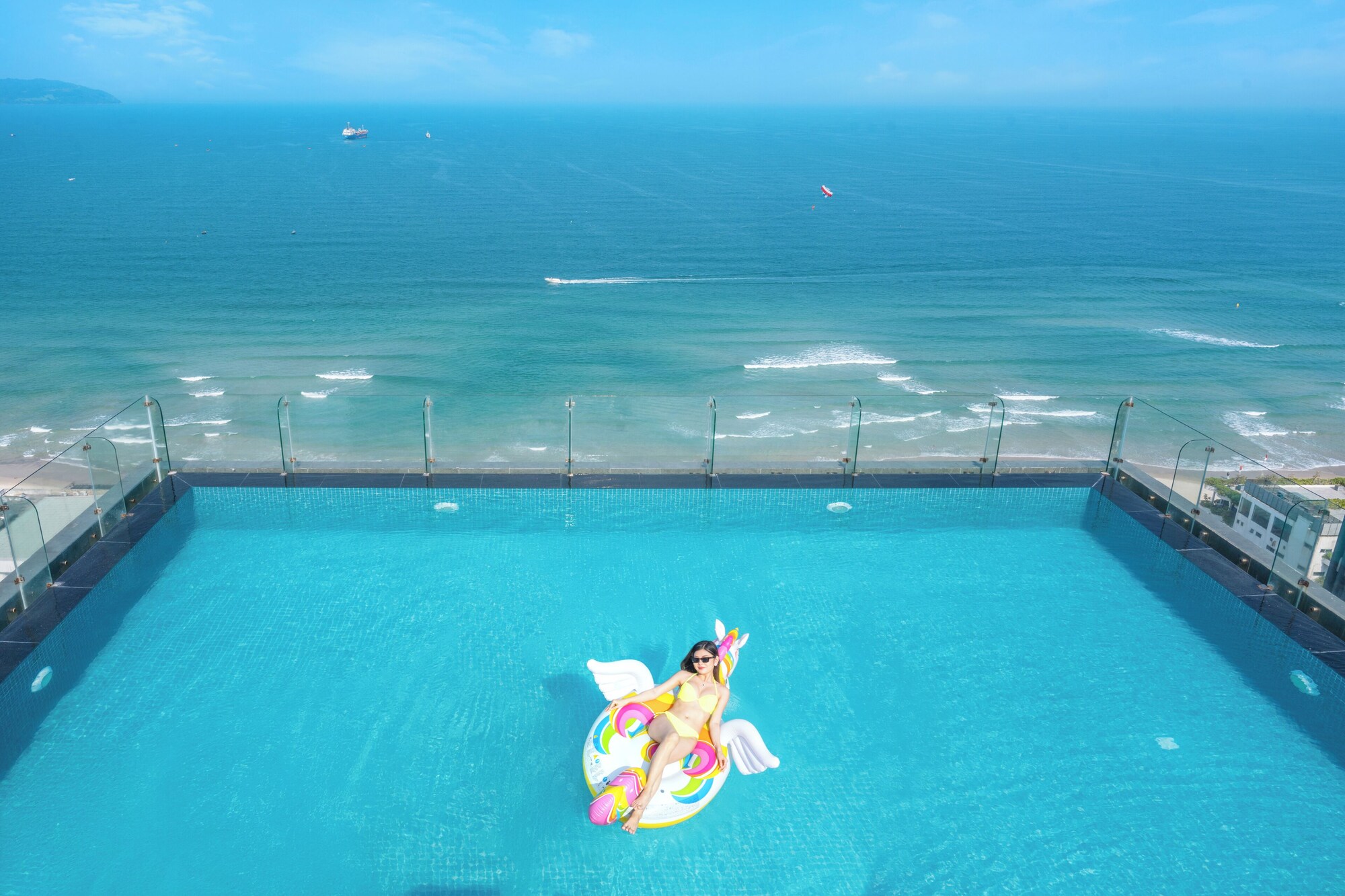 Review Canvas Danang Beach Hotel: khách sạn gần biển Mỹ Khê, nhiều tiện nghi nghỉ dưỡng tại Đà Nẵng