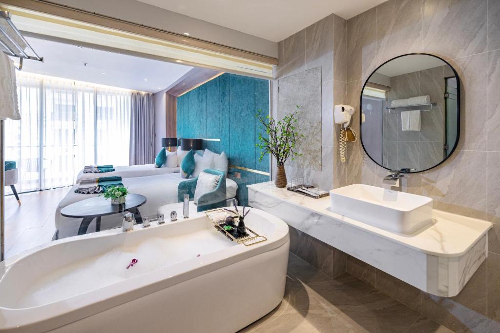 Review Cicilia Danang Hotels & Spa Powered by ASTON: Khách sạn 4 sao gần biển Mỹ Khê