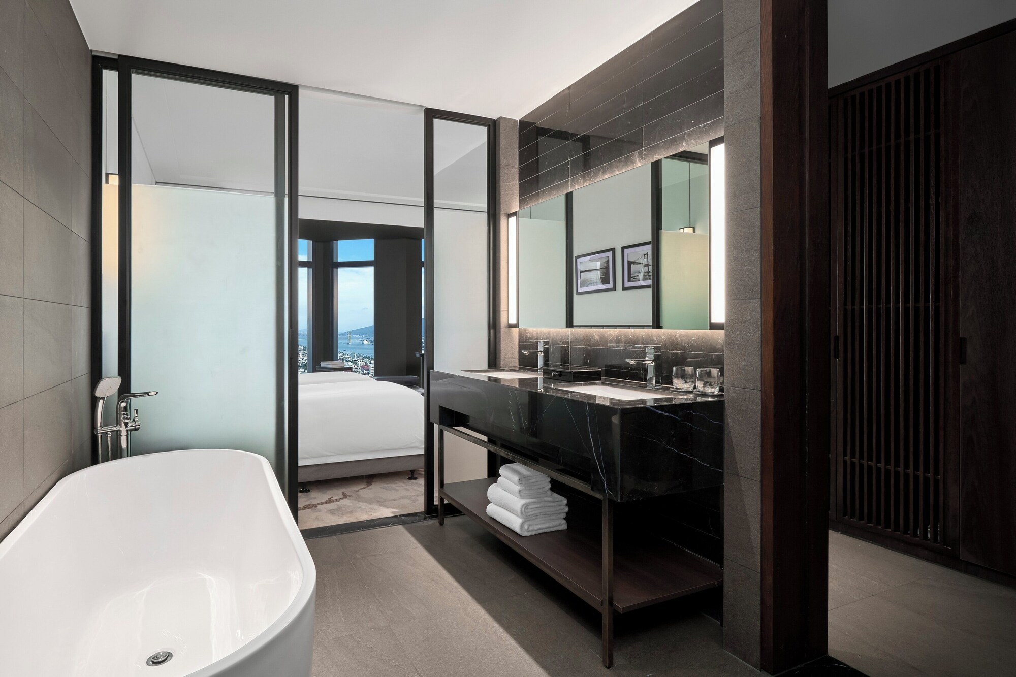 Review Crowne Plaza DANANG CITY CENTRE by IHG: Khách sạn 5 sao trung tâm Hải Châu