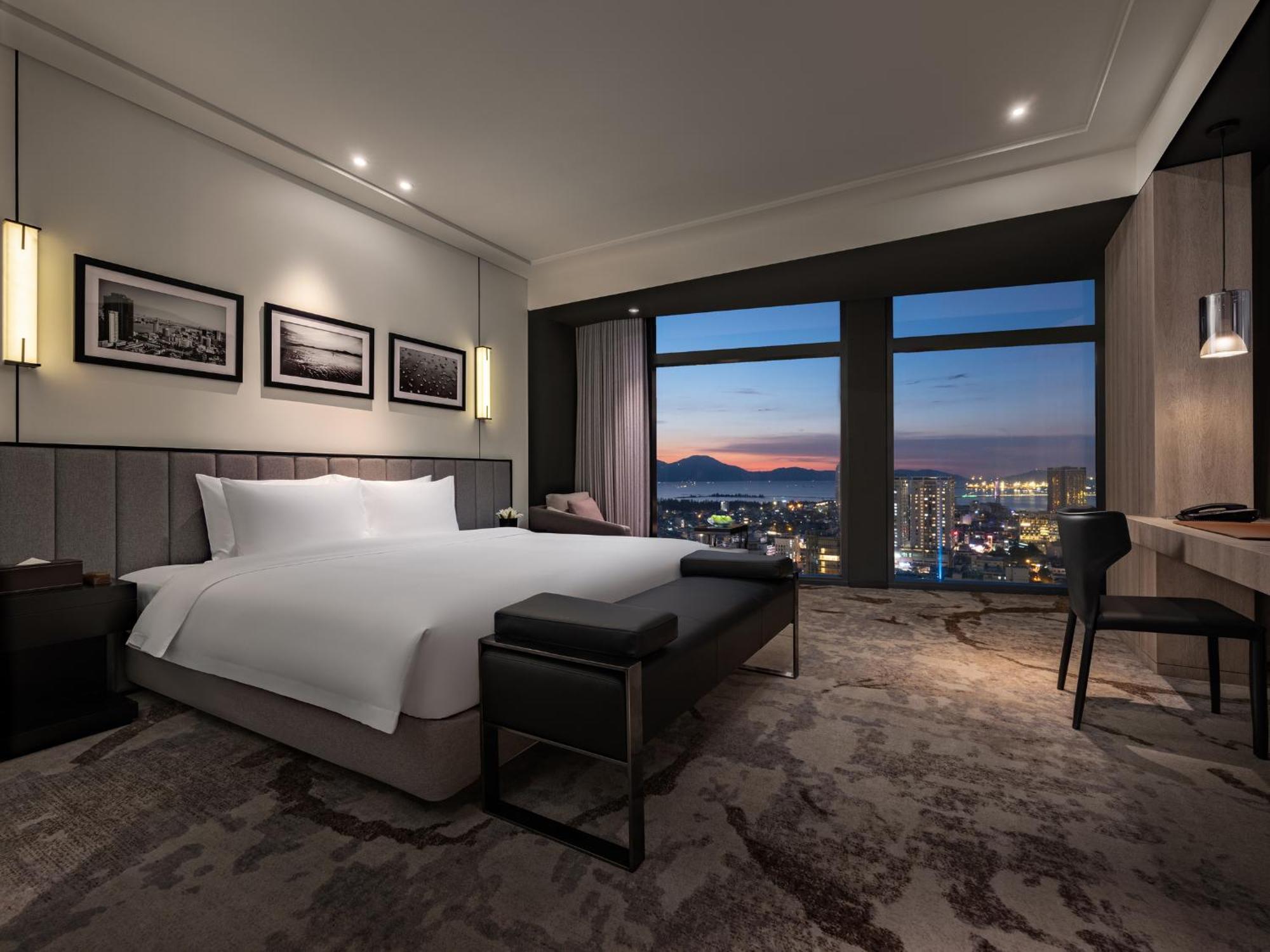 Review Crowne Plaza DANANG CITY CENTRE by IHG: Khách sạn 5 sao trung tâm Hải Châu