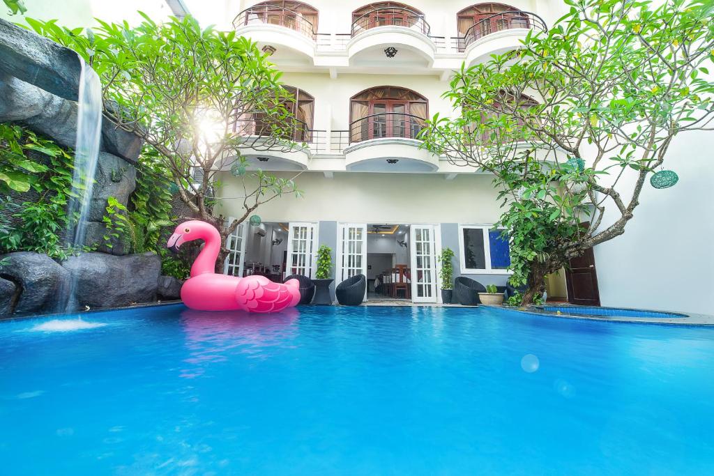Review Gold Coast Danang: Khách sạn 3 sao gần biển Mỹ Khê có gì nổi bật?