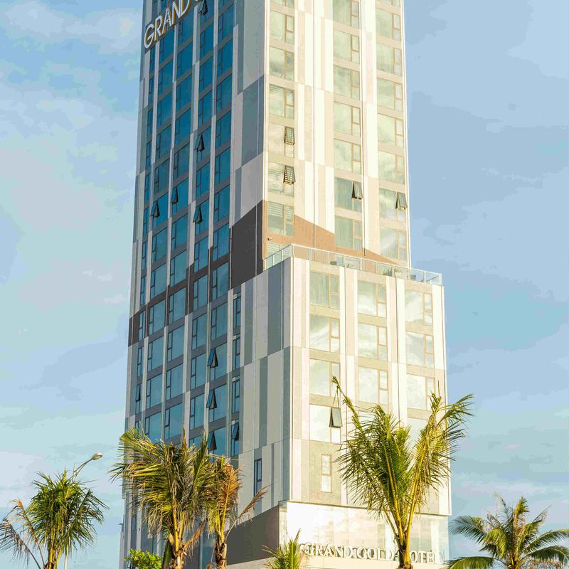 Review Grand Gold Hotel Đà Nẵng: phòng view biển, tiện nghi và giá tham khảo 2026