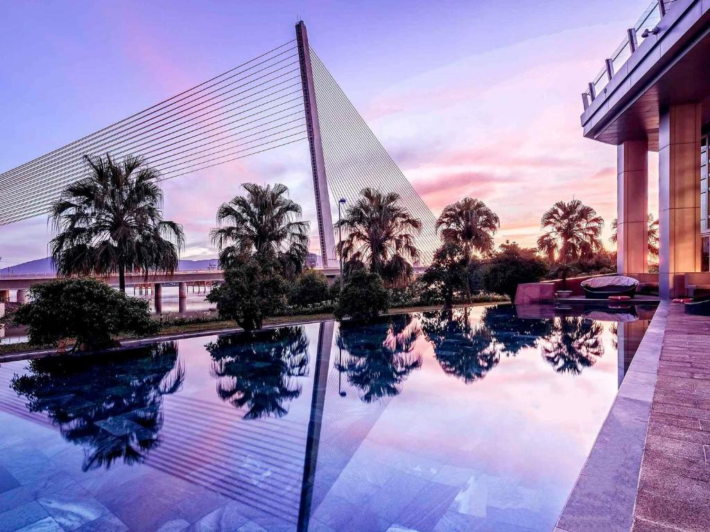 Review Grand Mercure Đà Nẵng: khách sạn 5 sao bên Đảo Xanh có gì nổi bật?