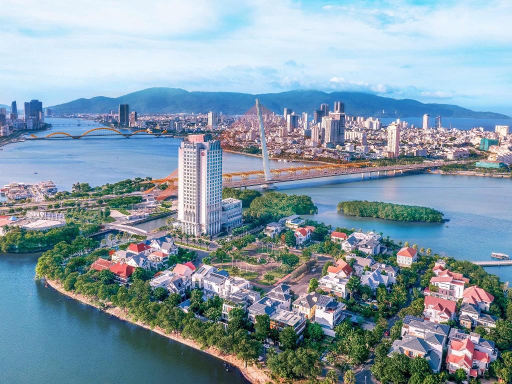 Review Grand Mercure Đà Nẵng: khách sạn 5 sao bên Đảo Xanh có gì nổi bật?