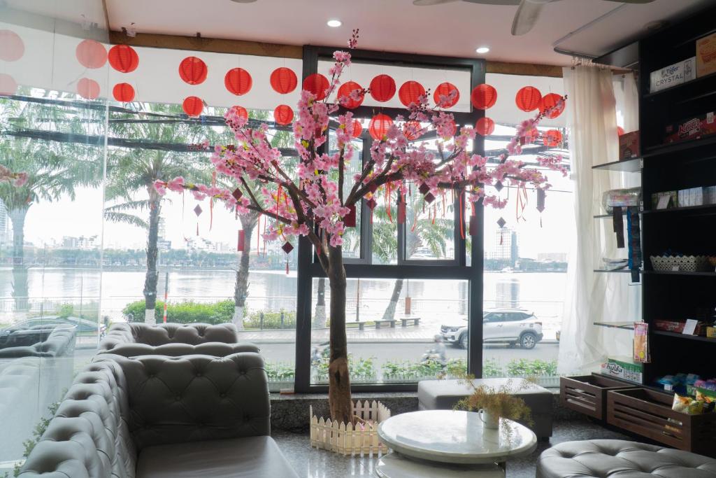 Review Happy Day Riverside Hotel & Spa Danang : Khách sạn 3 sao gần sông Hàn, chợ Hàn và trung tâm Đà Nẵng