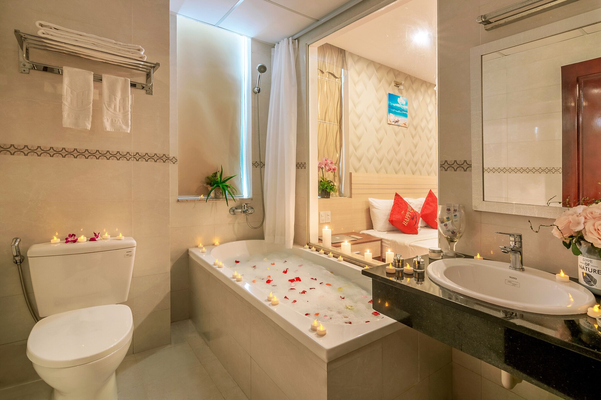 Review Happy Day Riverside Hotel & Spa Danang : Khách sạn 3 sao gần sông Hàn, chợ Hàn và trung tâm Đà Nẵng