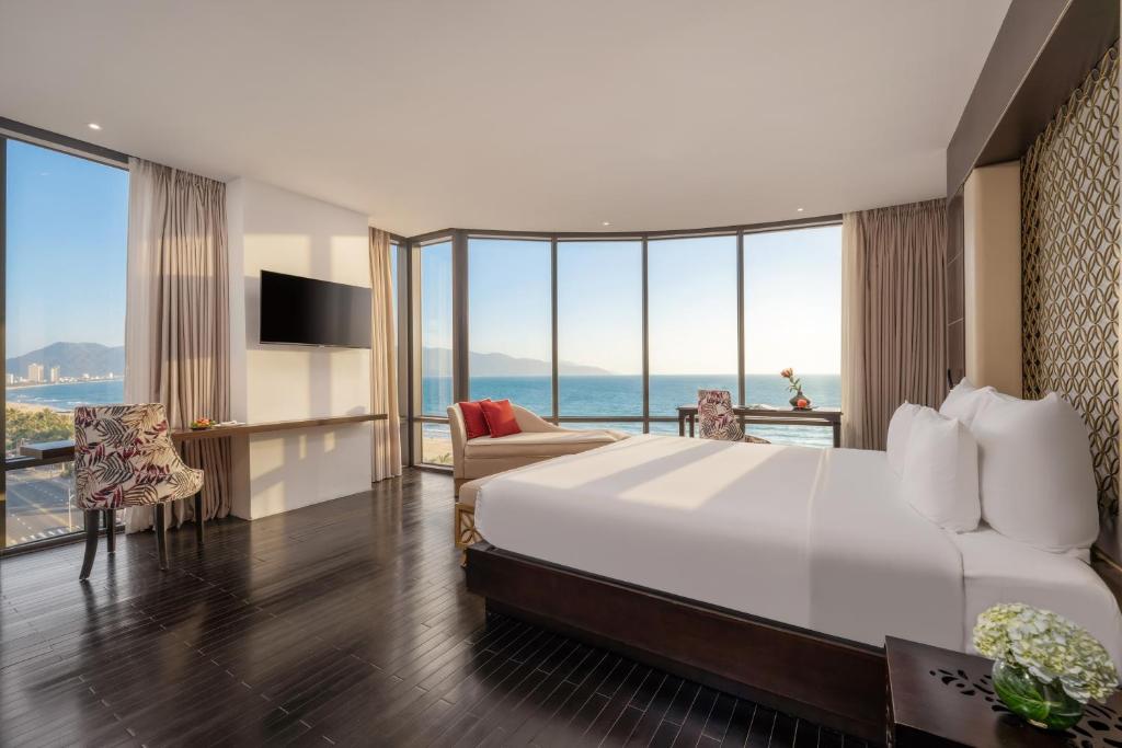 Review Holiday Beach Hotel Danang: Khách sạn 4 sao gần biển Mỹ Khê