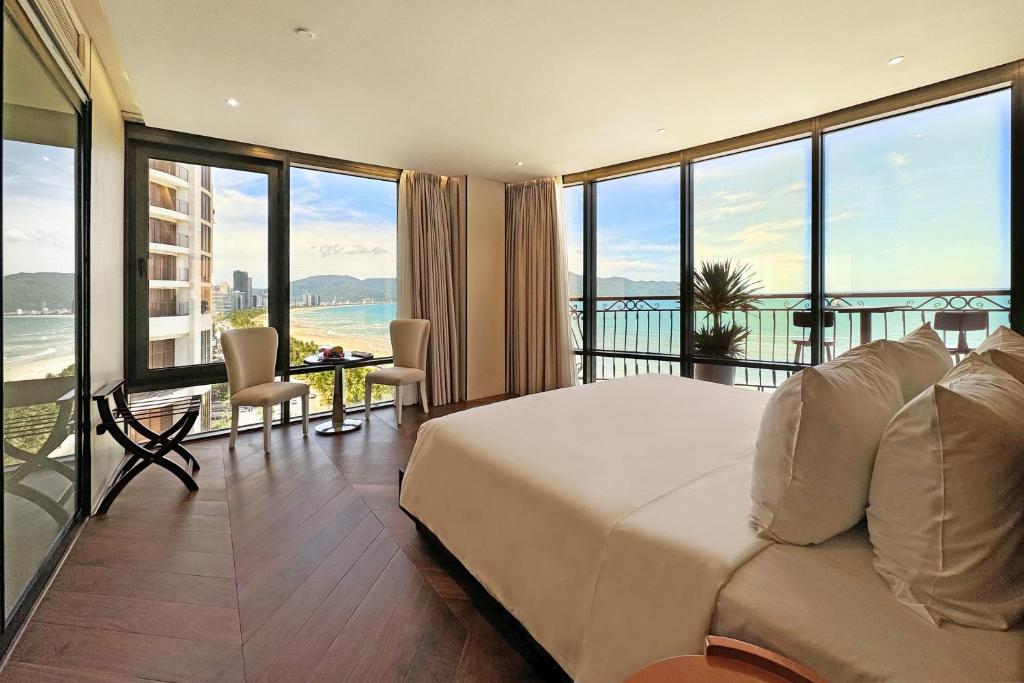 Review Holiday Beach Hotel Danang: Khách sạn 4 sao gần biển Mỹ Khê
