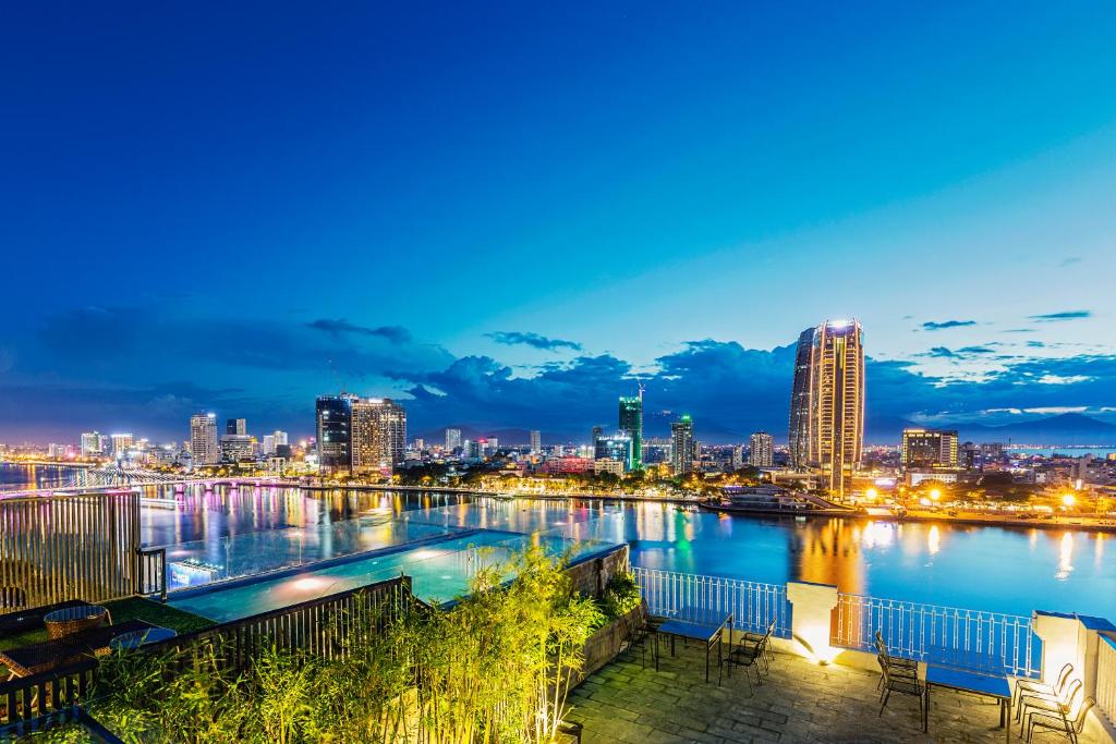 Review Ibiza Riverfront Da Nang Hotel Powered by ASTON: khách sạn ven sông tại An Hải Bắc Đà Nẵng