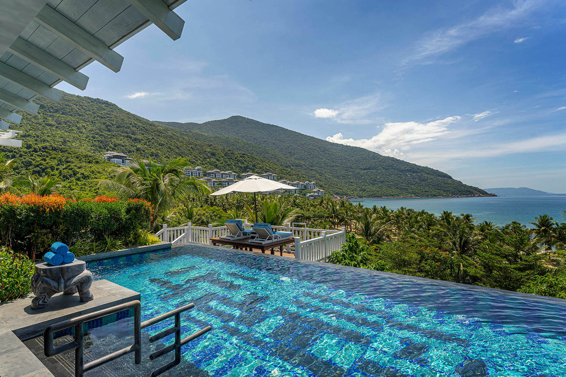 Review InterContinental Hotels DANANG SUN PENINSULA RESORT, an IHG Hotel: 13 hạng phòng, giá và tiện ích nổi bật