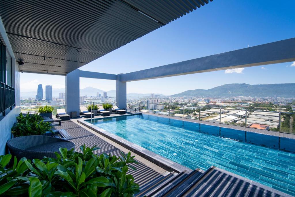 Review Khách sạn Luxtery Đà Nẵng: Trải nghiệm 4 sao gần biển Mỹ Khê có phù hợp để lưu trú?