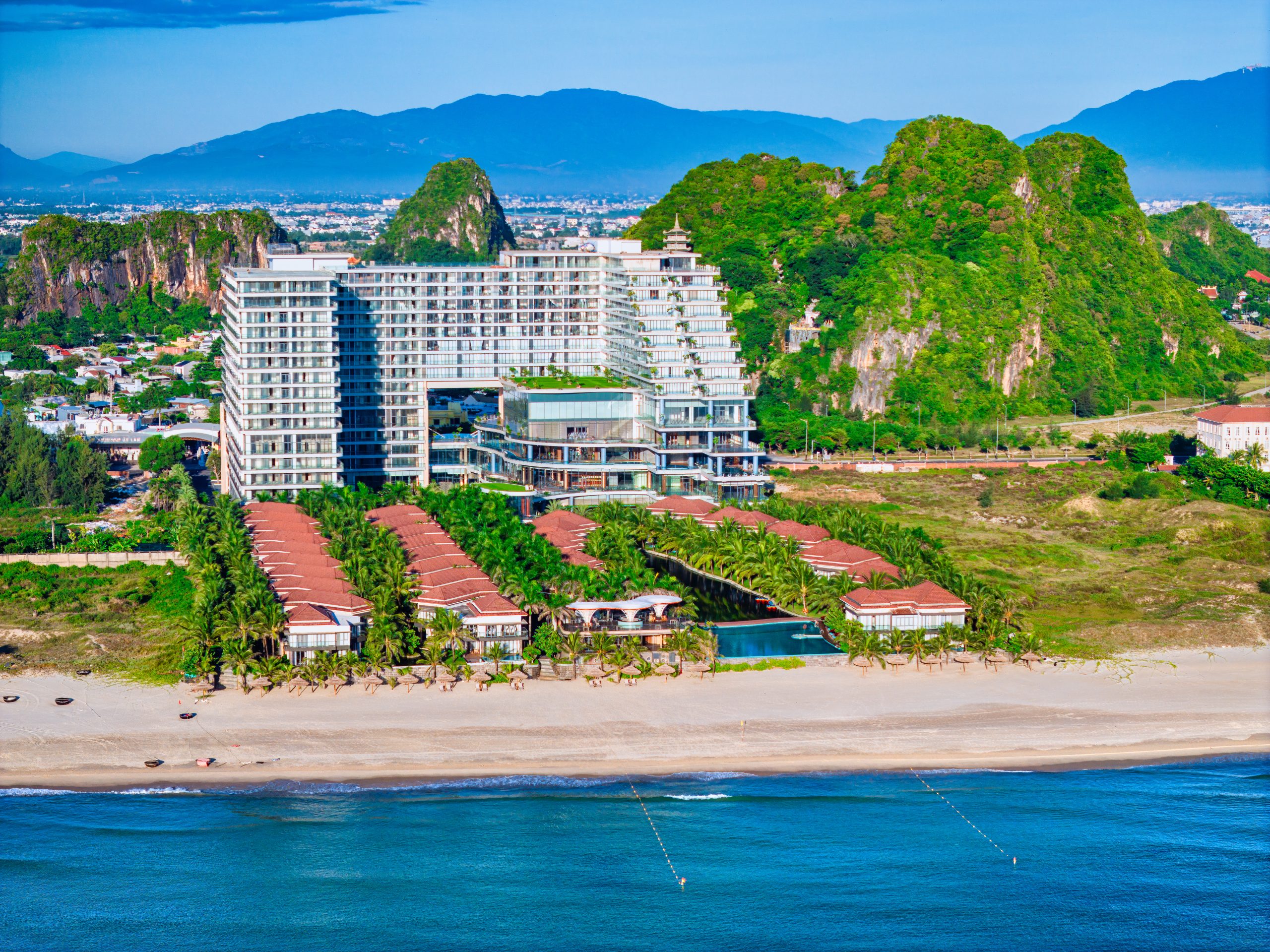 Review KOI Resort & Residence Da Nang: Vị trí, tiện ích, hạng phòng và giá tham khảo