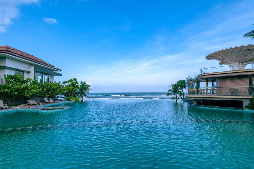 Review KOI Resort & Residence Da Nang: Vị trí, tiện ích, hạng phòng và giá tham khảo