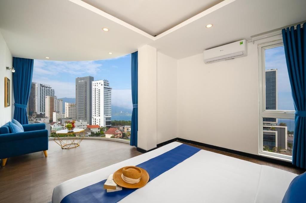 Review La Beach Hotel: khách sạn 3 sao gần biển Mỹ Khê, giá tốt và tiện ích đa dạng