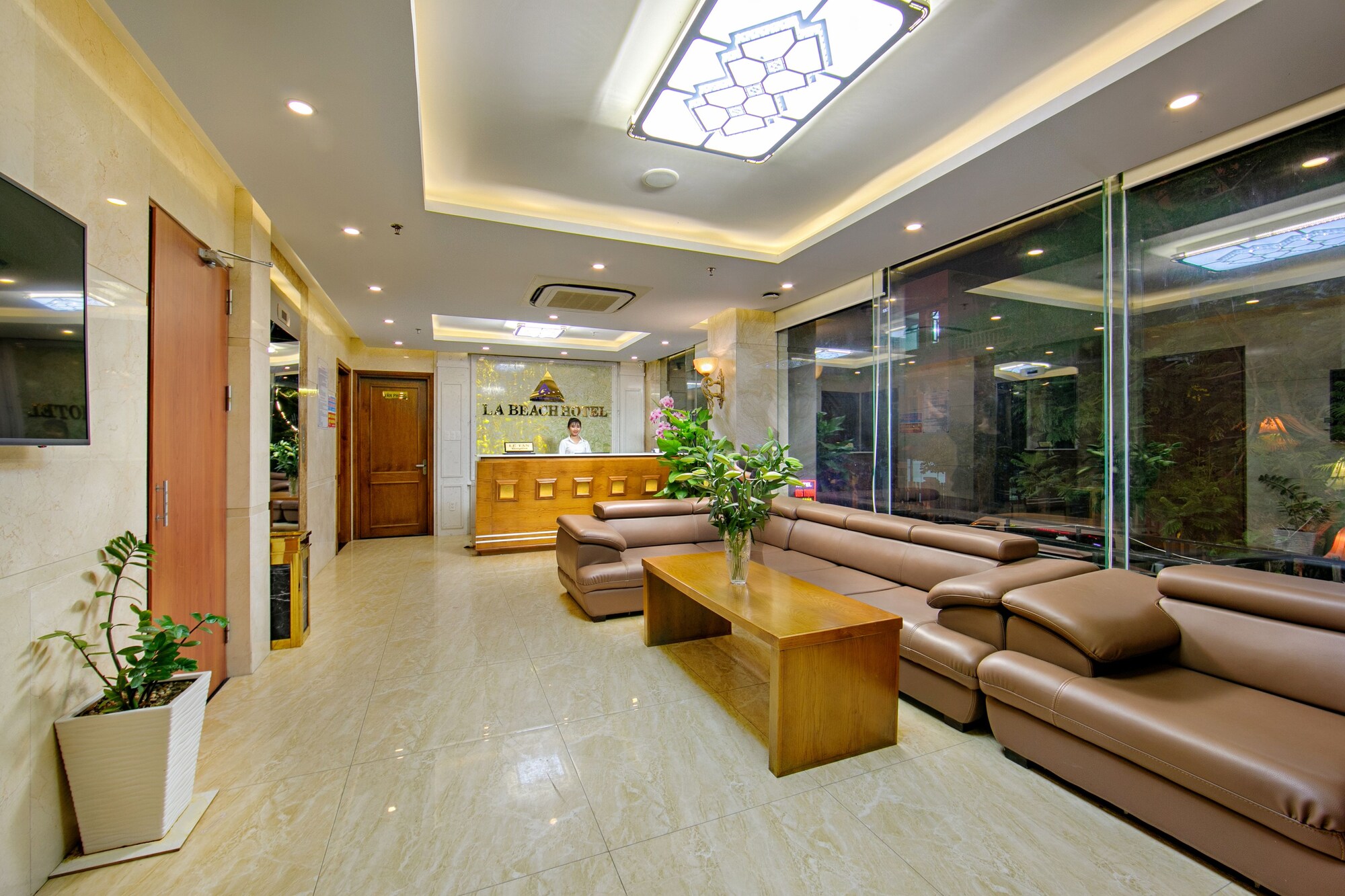 Review La Beach Hotel: khách sạn 3 sao gần biển Mỹ Khê, giá tốt và tiện ích đa dạng