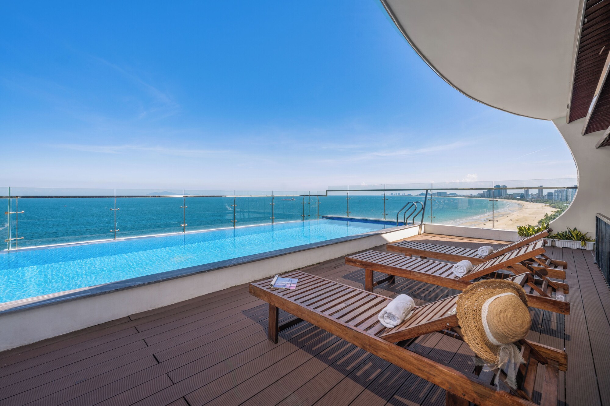 Review Lamore Hotel Da Nang: 5 Hạng Phòng, Vị Trí Và Trải Nghiệm Lưu Trú