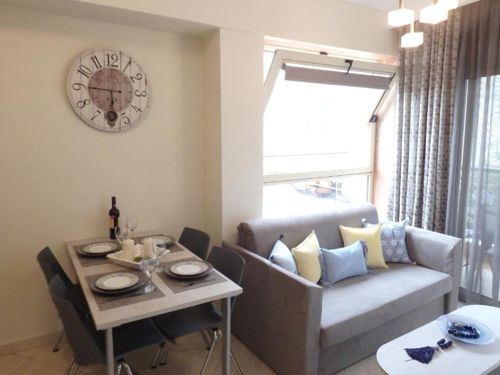 Review Lion Apartment: Căn hộ gần Bãi biển Mỹ Khê, có hồ bơi và bếp nhỏ